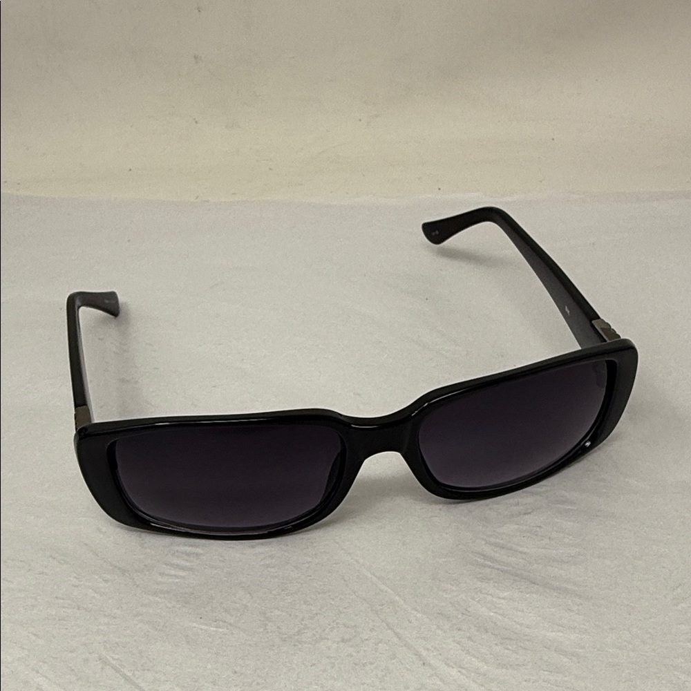 Dana Buchman Black Rectangle Y2K Sunglasses Glossy Frame 2000s Baddie McBling
